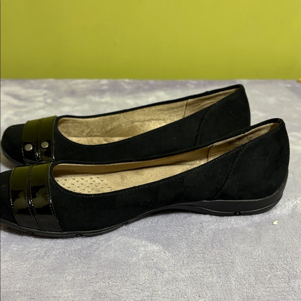Life Stride Black Flats with Patent Accents - Picture 6 of 8